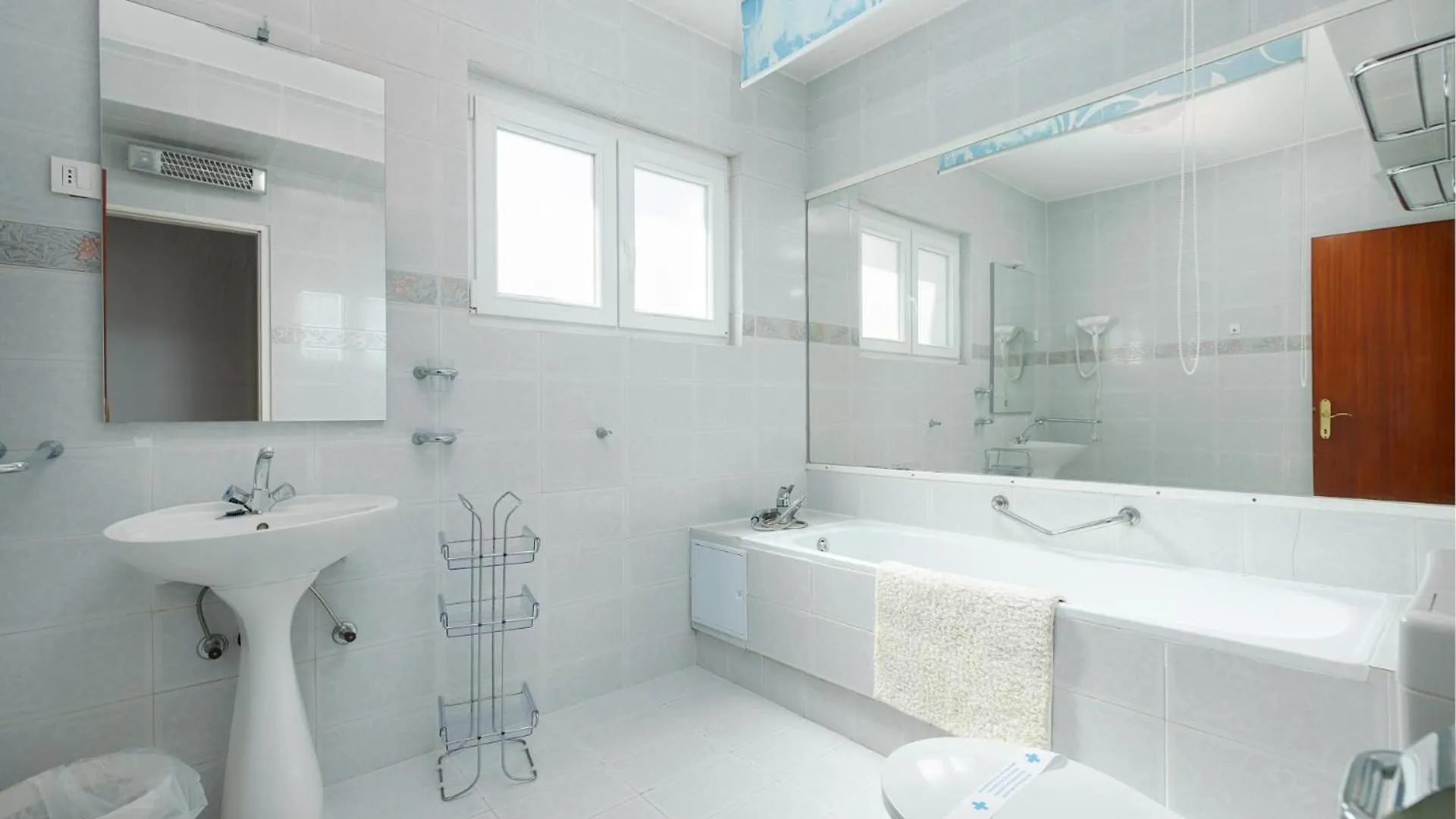 Apartment Ana With Terrace & Pet-Friendly Porec