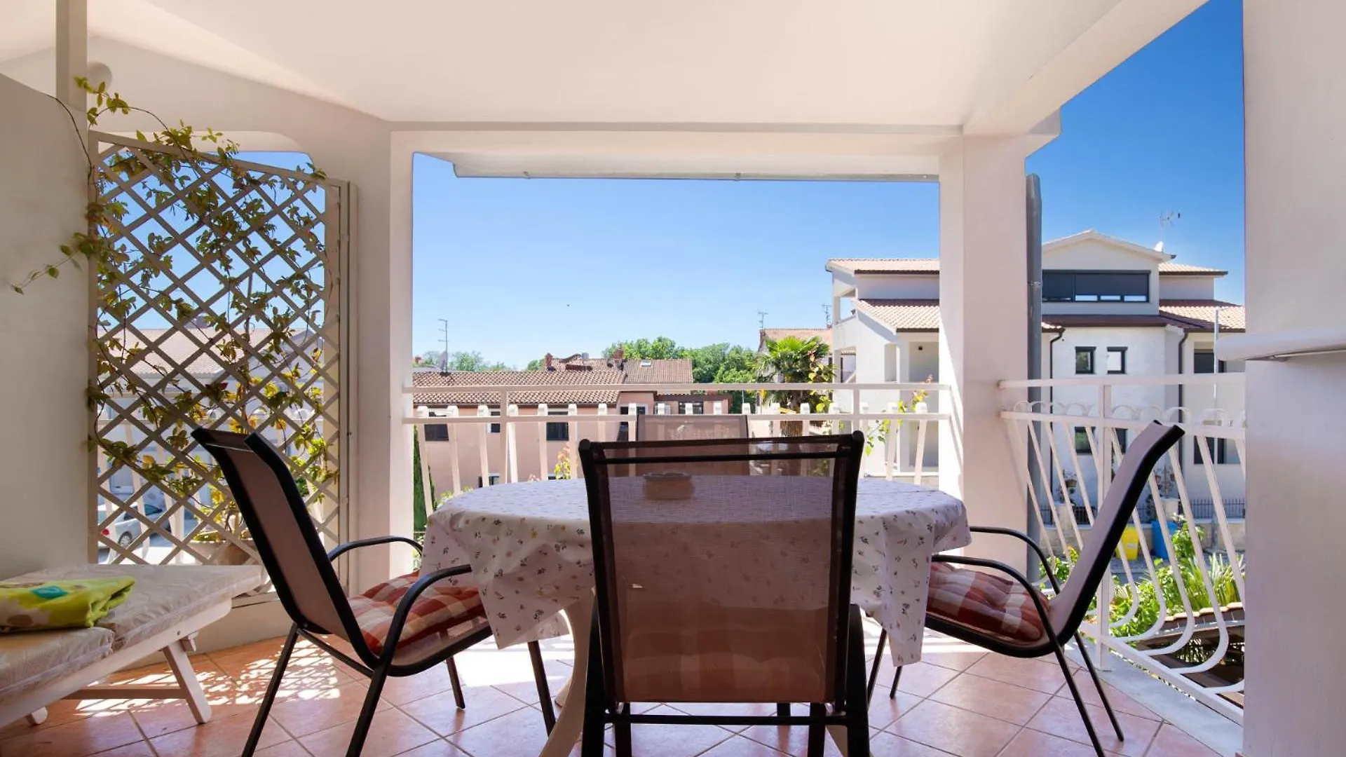 Apartment Ana With Terrace & Pet-Friendly Porec Croatia