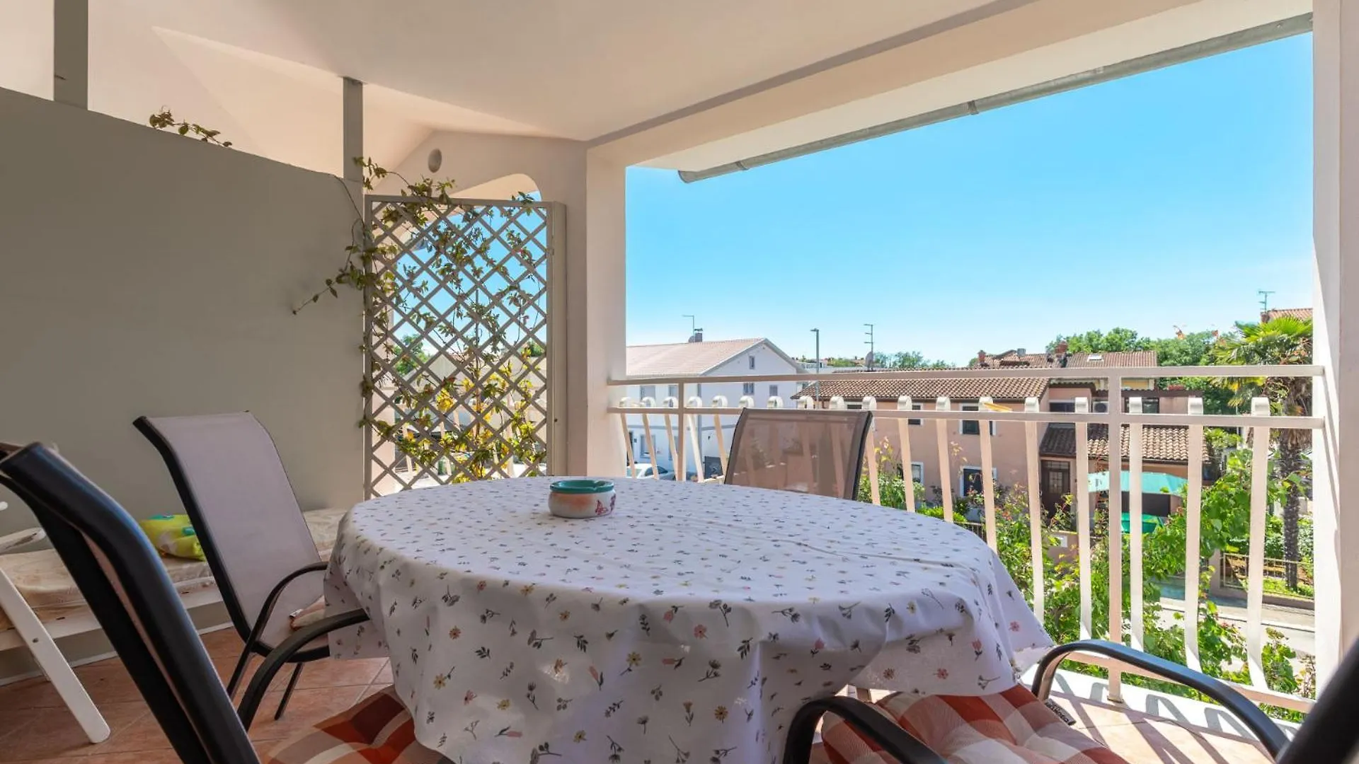 Apartment Ana With Terrace & Pet-Friendly Porec