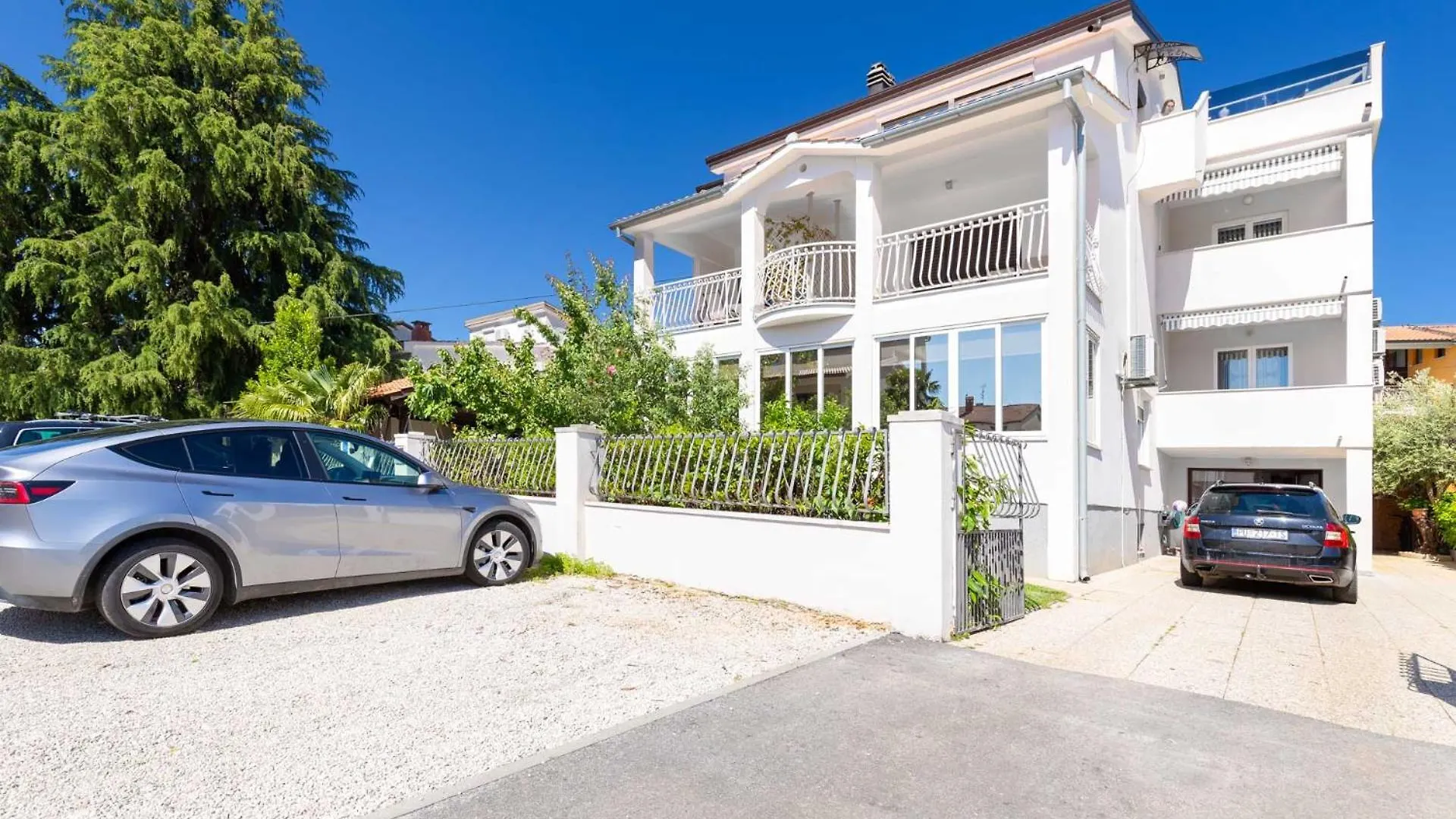 Apartment Ana With Terrace & Pet-Friendly Porec